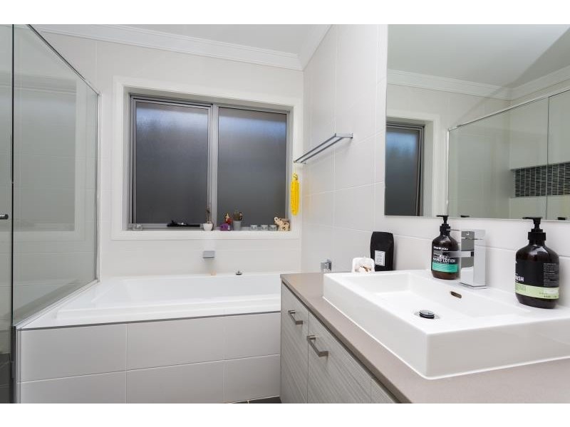 6 Finch Place, Gregory Hills NSW 2557
