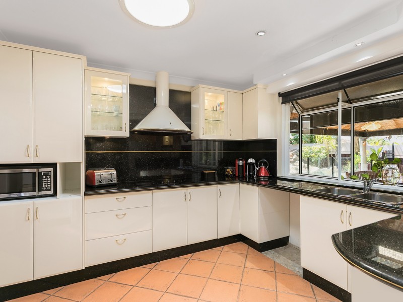 39 Pine Road, Casula NSW 2170