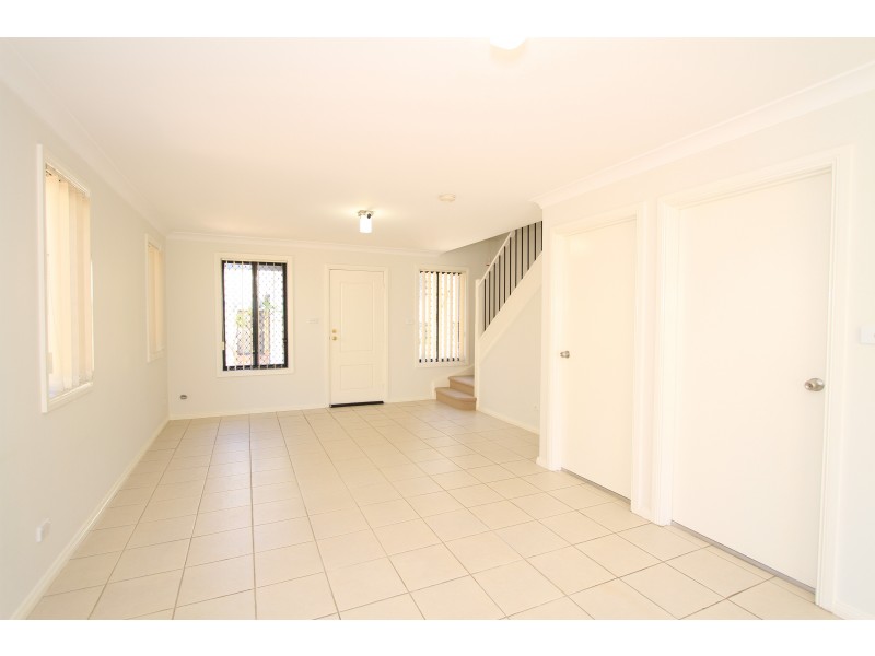 9/9-11 Fourth Avenue, Macquarie Fields NSW 2564