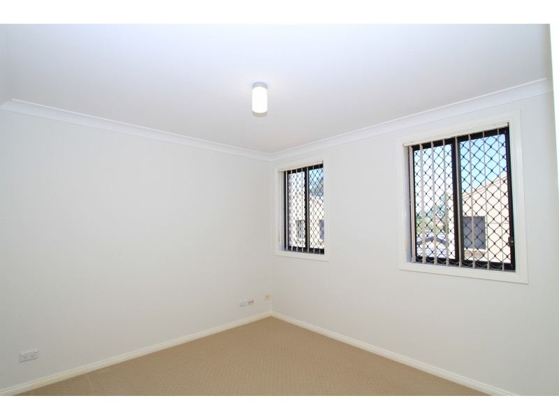 9/9-11 Fourth Avenue, Macquarie Fields NSW 2564