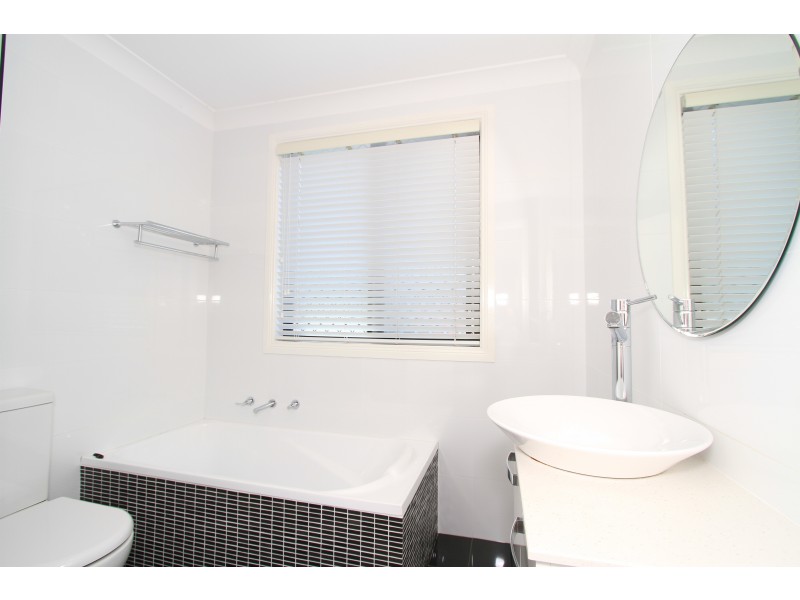 9/9-11 Fourth Avenue, Macquarie Fields NSW 2564