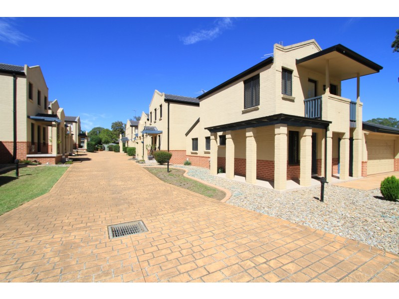 9/9-11 Fourth Avenue, Macquarie Fields NSW 2564