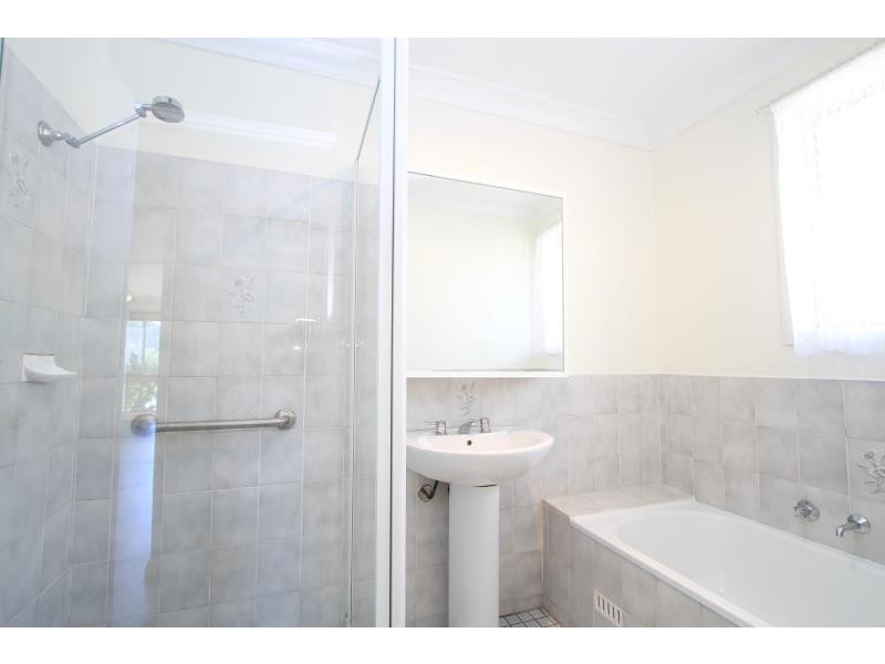 15 Holman Place, St Helens Park NSW 2560