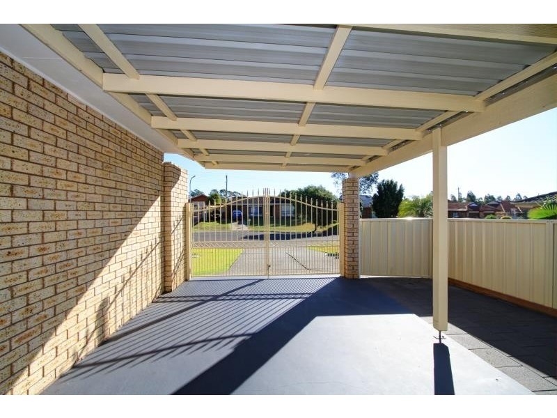 15 Holman Place, St Helens Park NSW 2560