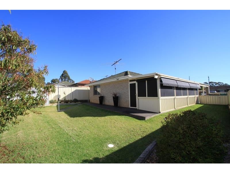 15 Holman Place, St Helens Park NSW 2560