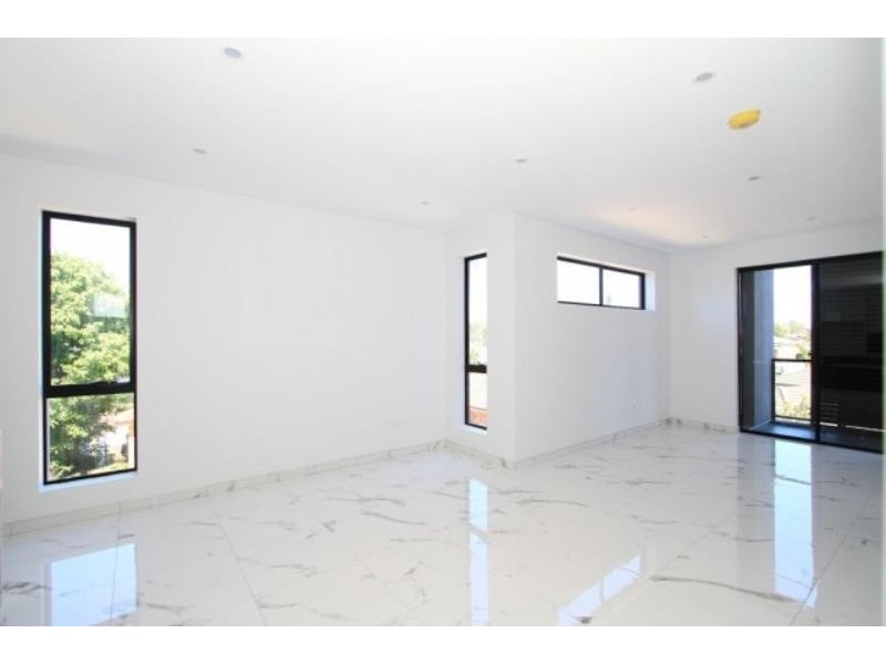 5/4 Mayberry Crescent, Liverpool NSW 2170