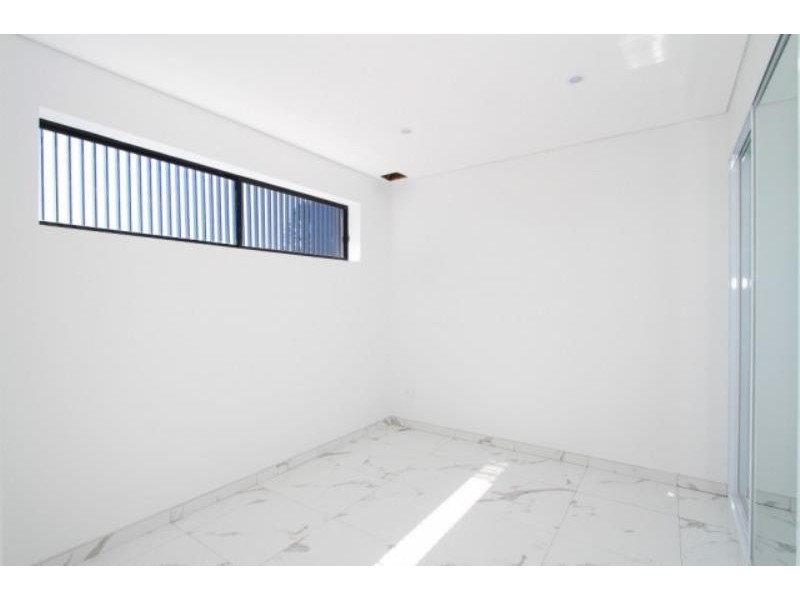 5/4 Mayberry Crescent, Liverpool NSW 2170