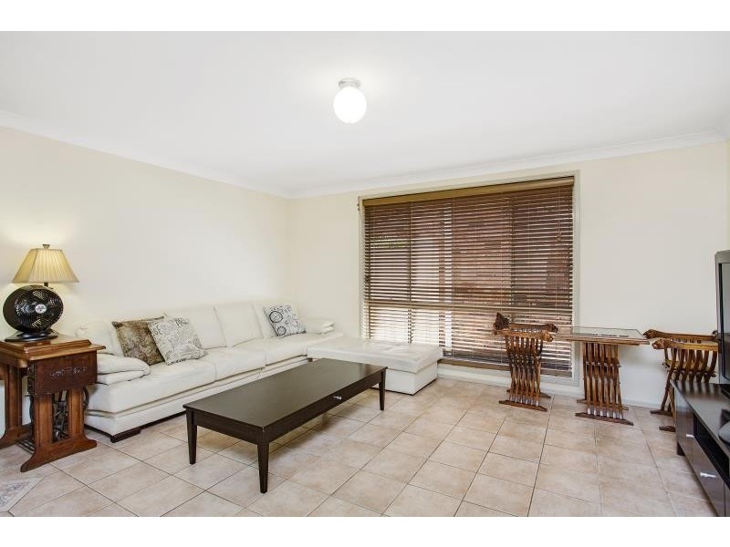12 Blackburn Avenue, West Hoxton NSW 2171