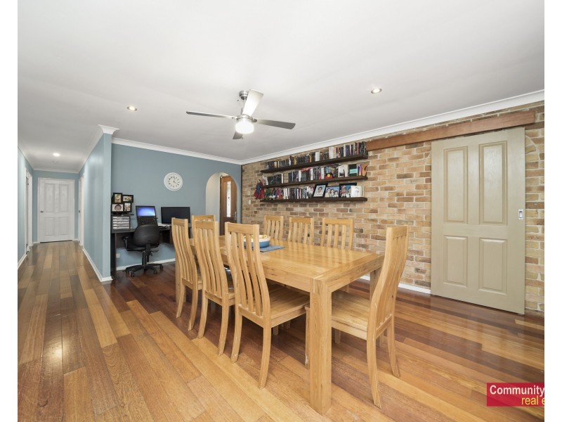 10 Yule Place, Glenfield NSW 2167