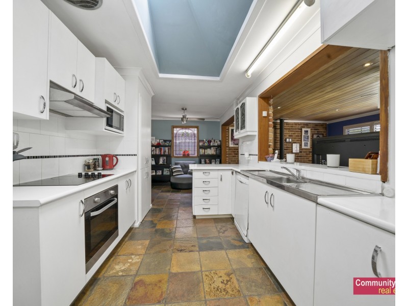 10 Yule Place, Glenfield NSW 2167