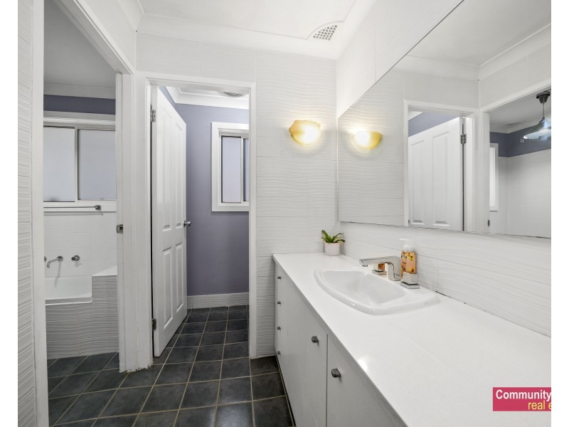 10 Yule Place, Glenfield NSW 2167