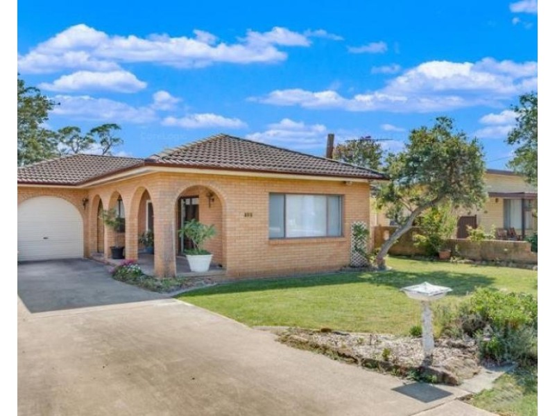 12 Parkland Avenue, Macquarie Fields NSW 2564