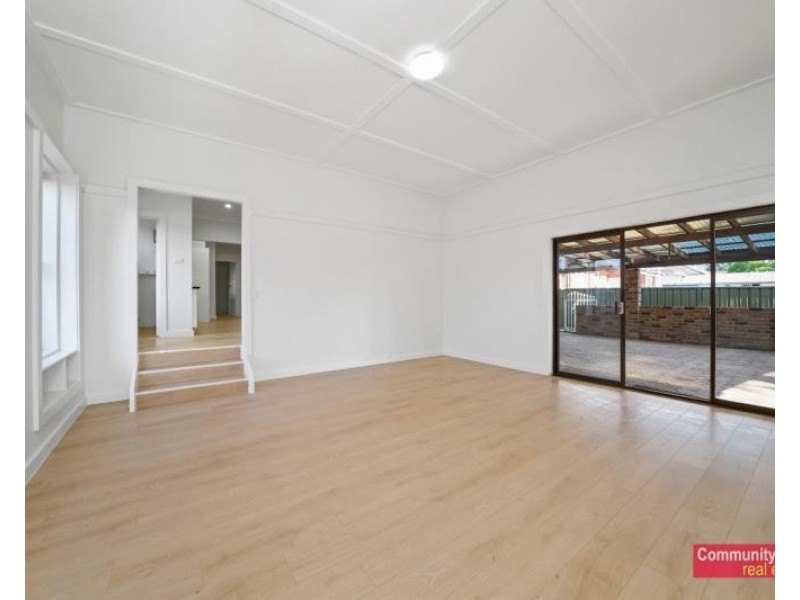 12 Parkland Avenue, Macquarie Fields NSW 2564