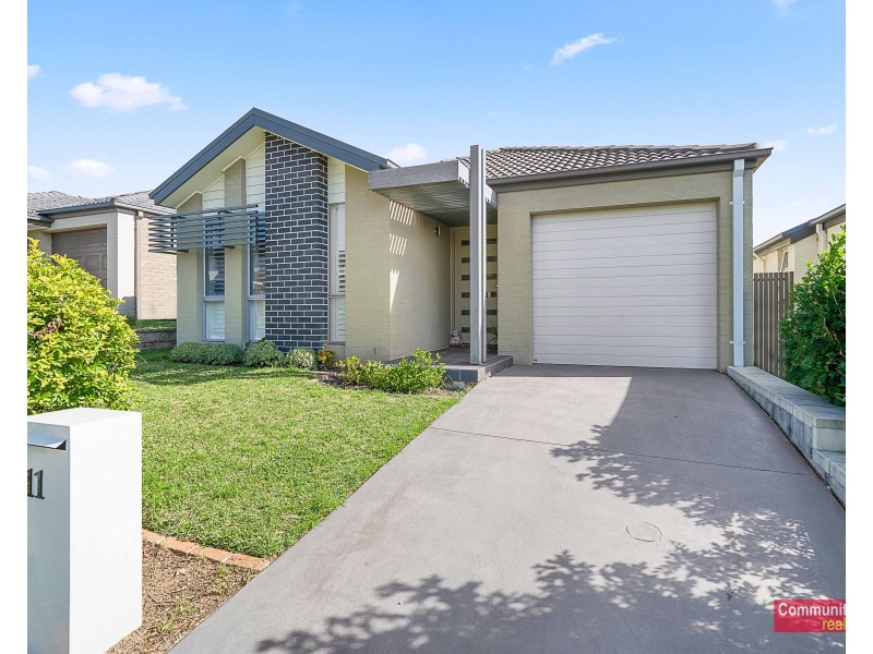 11 Sovereign Circuit, Glenfield NSW 2167
