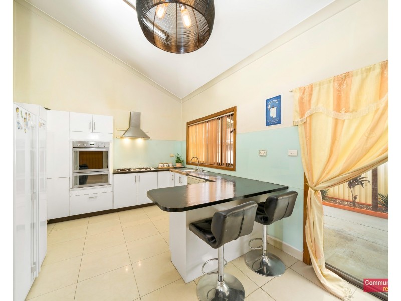6 Hillview Parade, Lurnea NSW 2170