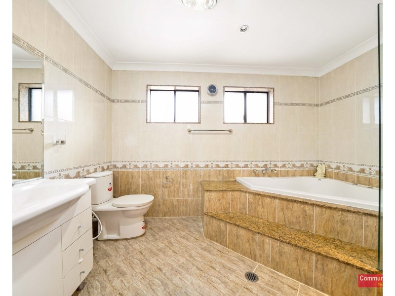 6 Hillview Parade, Lurnea NSW 2170