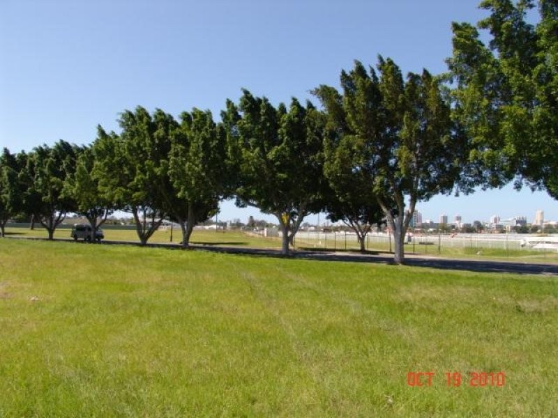 30 Racecourse Road, Bundall QLD 4217