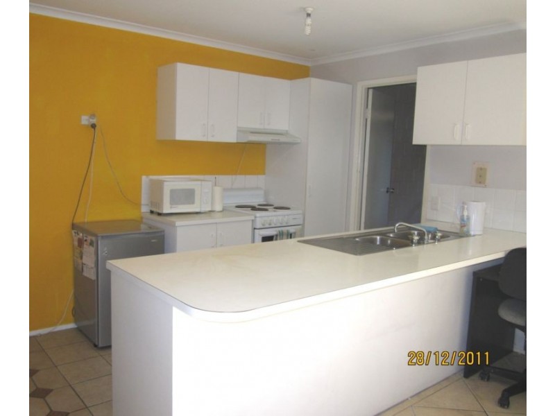 2/15 Callistemon Court, Arundel QLD 4214