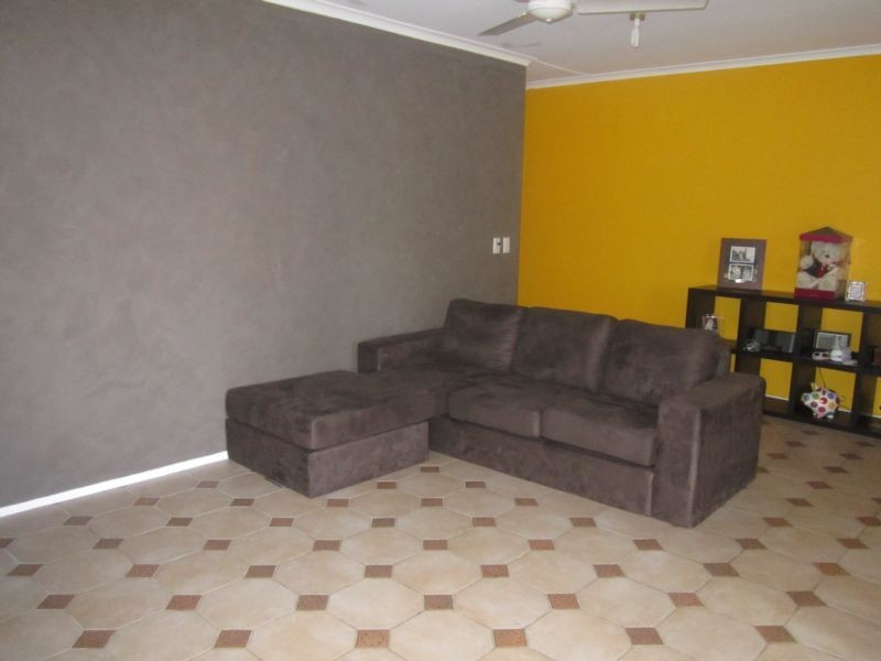 2/15 Callistemon Court, Arundel QLD 4214