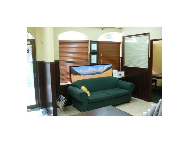 2 Eighth Avenue, Palm Beach QLD 4221