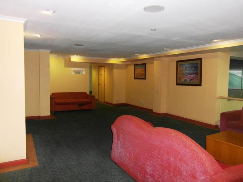 18 Hanlan St, Surfers Paradise QLD 4217