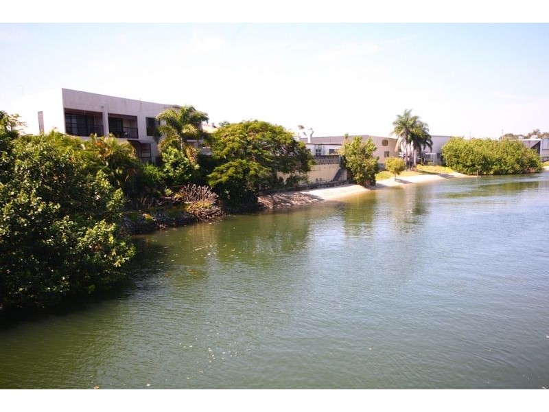 3 Northview Street, Mermaid Waters QLD 4218