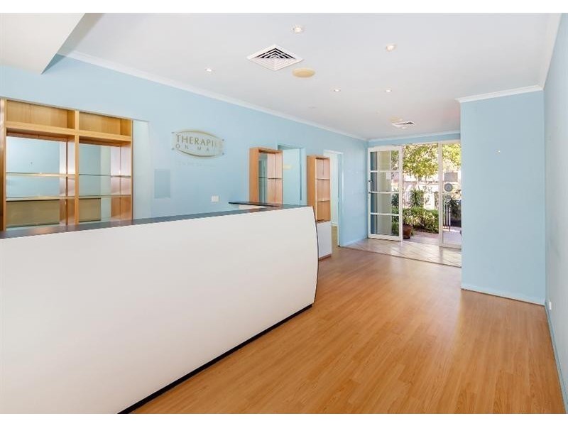 33 Peak Avenue, Main Beach QLD 4217