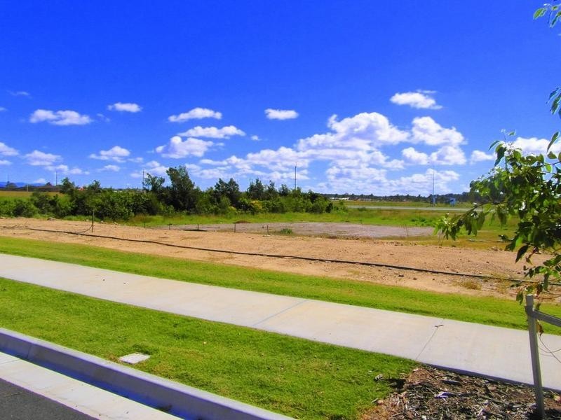 50 Broadwater Avenue, Hope Island QLD 4212