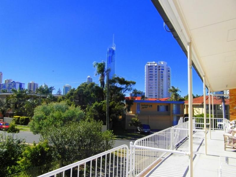 14 Leonard Avenue, Surfers Paradise QLD 4217