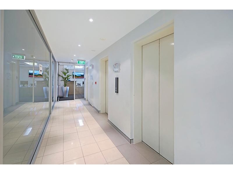 33 Elkhorn Avenue, Surfers Paradise QLD 4217