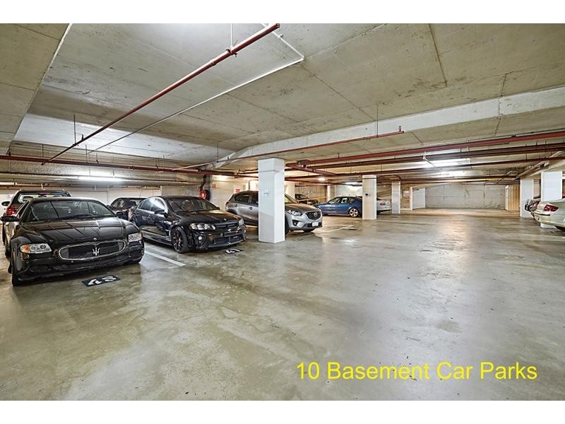 33 Elkhorn Avenue, Surfers Paradise QLD 4217