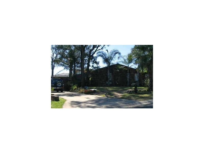 8 Kelmscott Way, St Clair NSW 2759