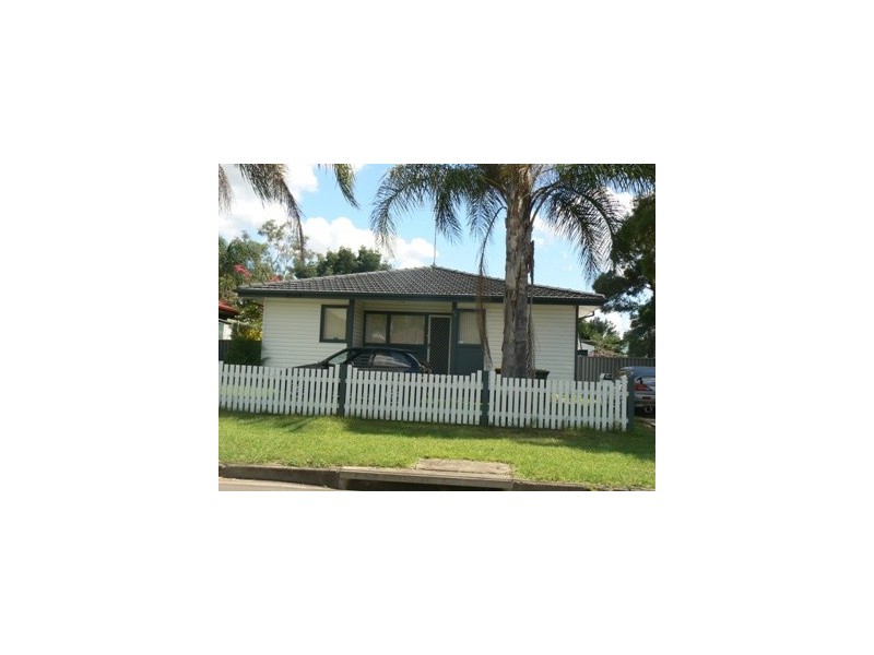 31 Sandakan Crescent, Lethbridge Park NSW 2770