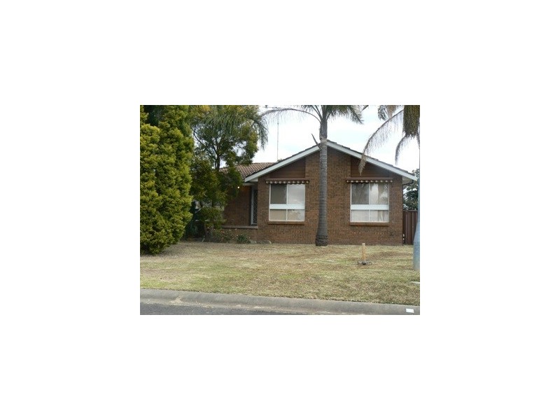 4 Bax Glenn, St Clair NSW 2759