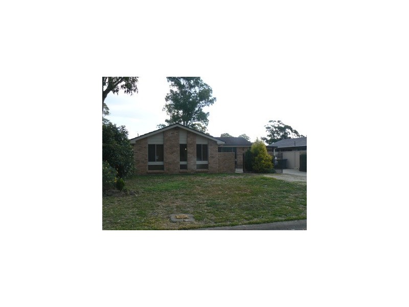 31 Grevillea Drive, St Clair NSW 2759