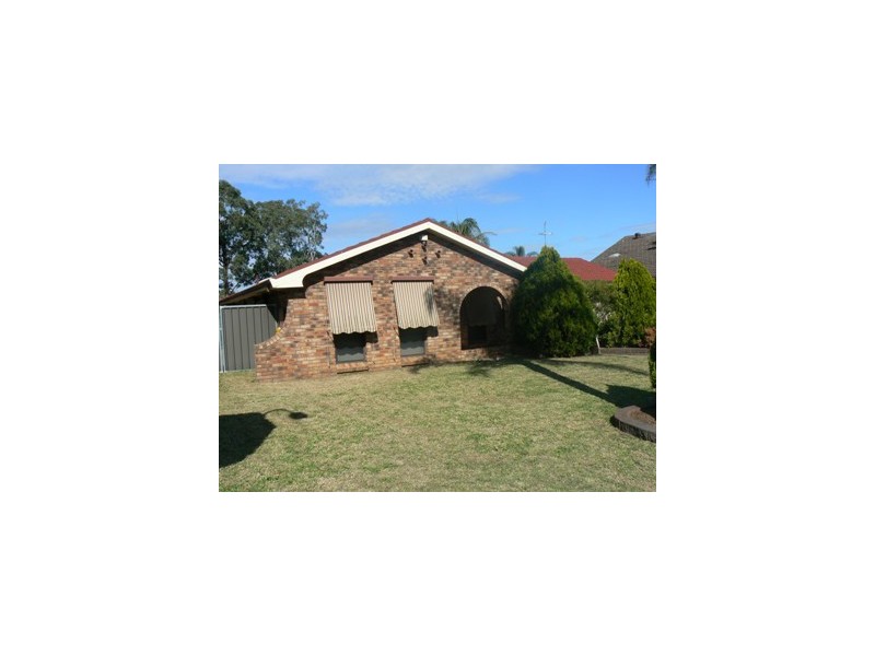 12 Kemerton St, St Clair NSW 2759