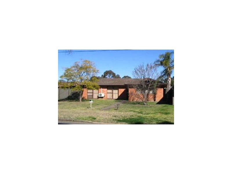 8 Buckland Street, St Clair NSW 2759