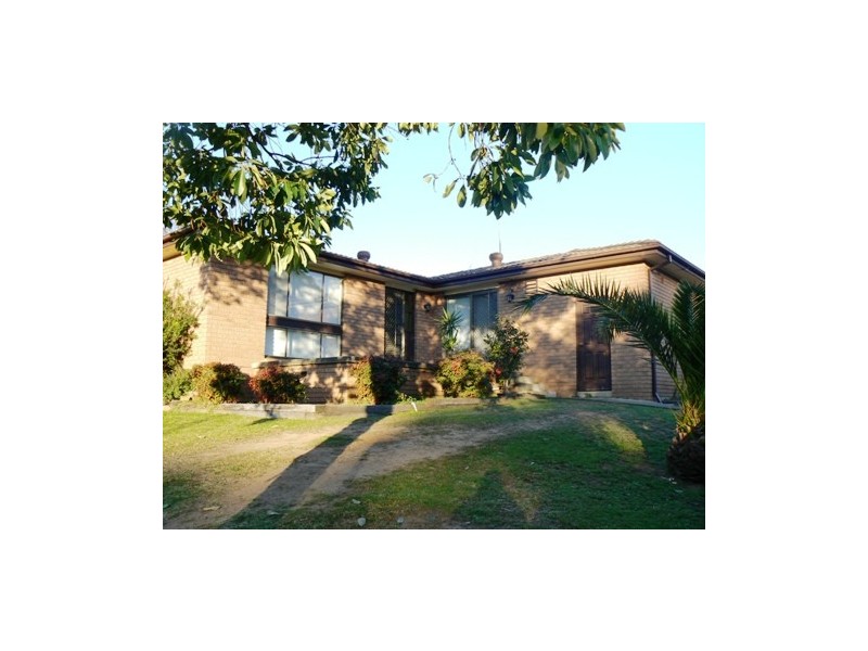 1 Lear Close, St Clair NSW 2759