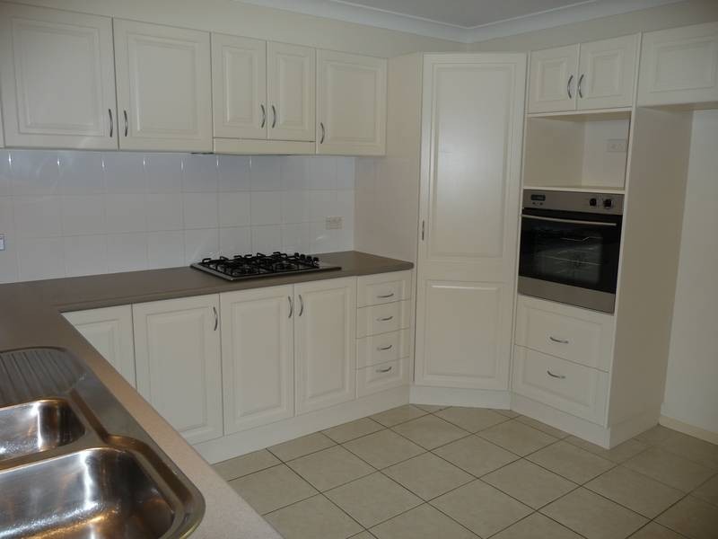 10 Japura Close, St Clair NSW 2759