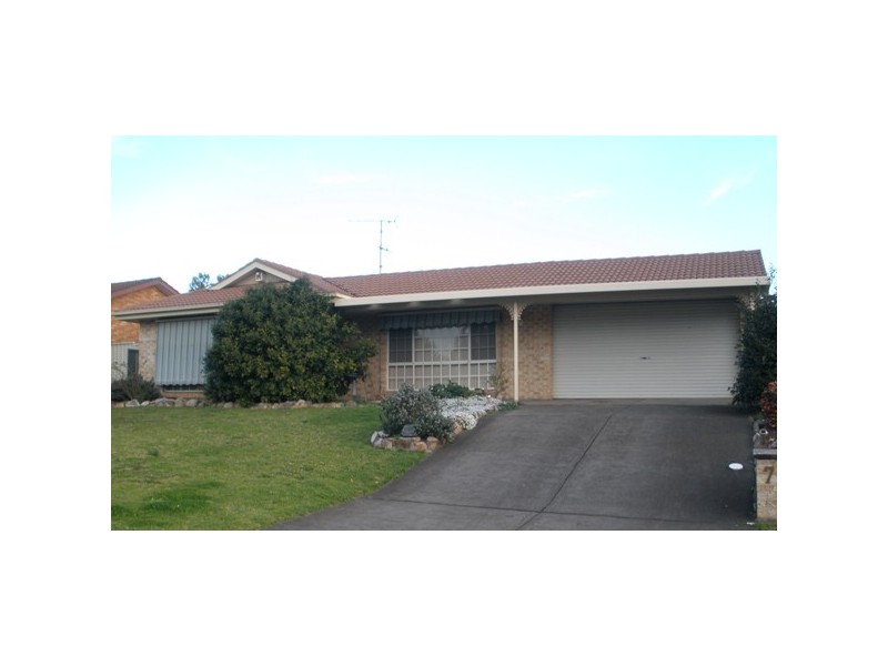 7 Redstone Place, St Clair NSW 2759