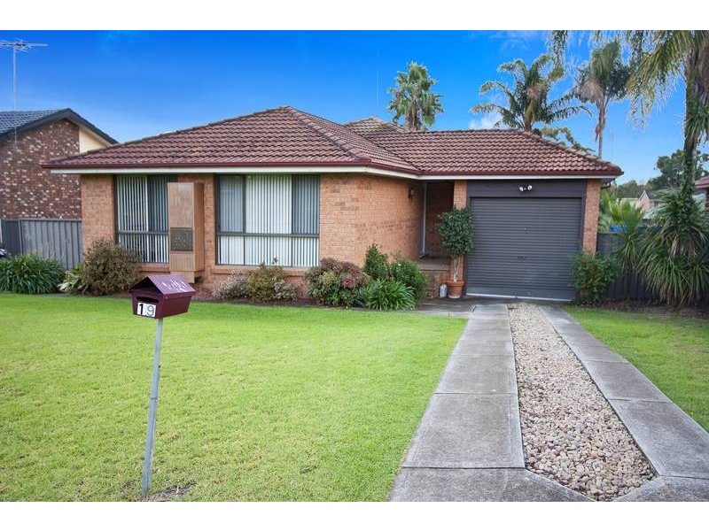 19 Hunter Street, St Clair NSW 2759