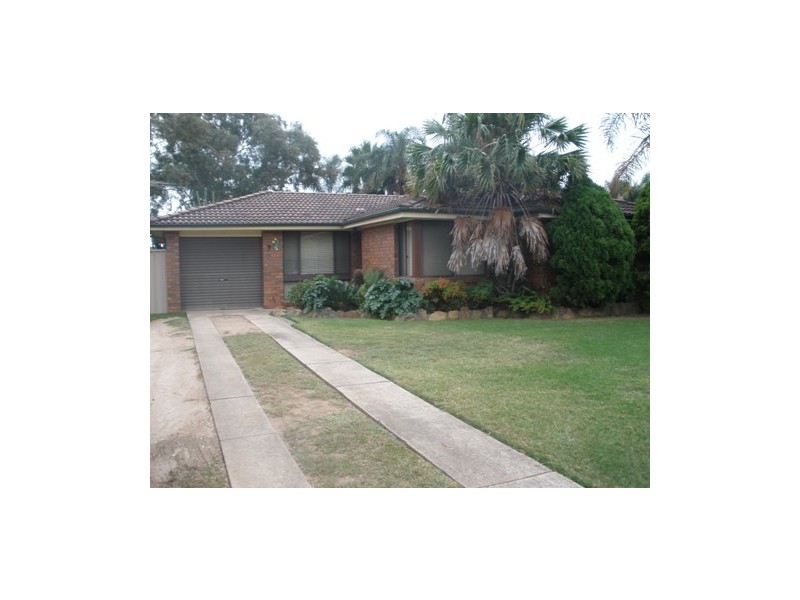 7 Palena Cres, St Clair NSW 2759