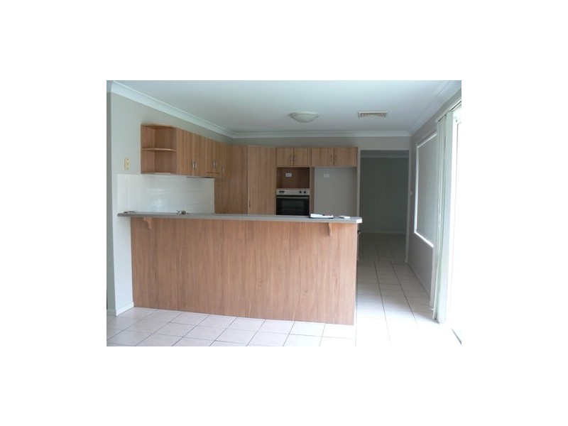 8 Japura Place, St Clair NSW 2759