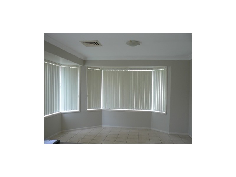 8 Japura Place, St Clair NSW 2759