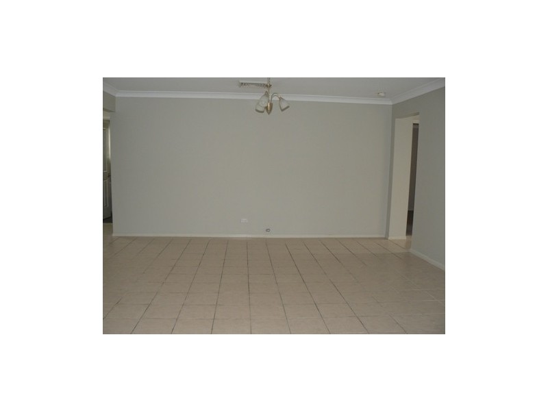 8 Japura Place, St Clair NSW 2759