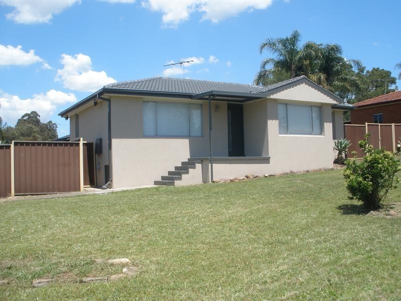 1 John Suleman Plac, St Clair NSW 2759