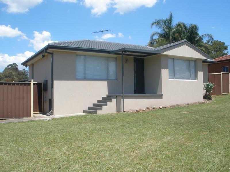 1 John Suleman Plac, St Clair NSW 2759