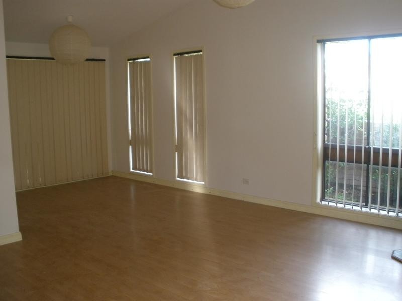 45 Coonawarra Drive, St Clair NSW 2759