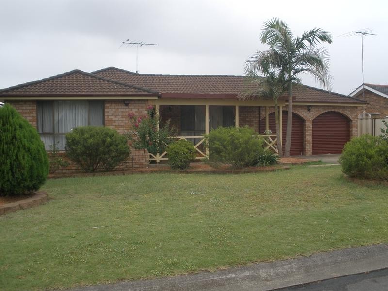 18 Clyde Avenue, St Clair NSW 2759