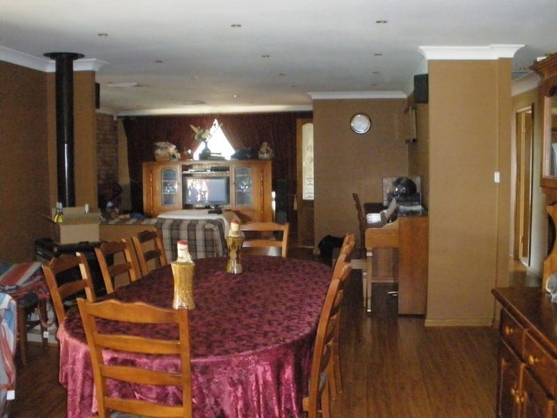 18 Clyde Avenue, St Clair NSW 2759